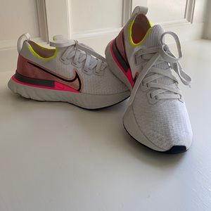 Nike Flyknit Running Sneakers
